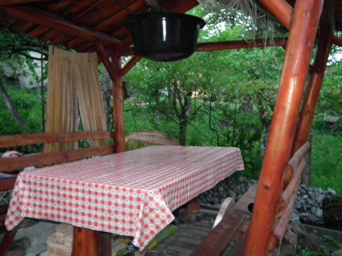 Kalmi Vendeghaz Hotel Corund  Exterior foto