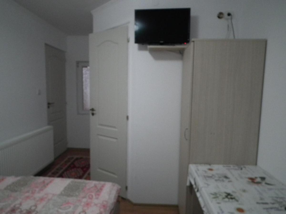 Kalmi Vendeghaz Hotel Corund  Exterior foto