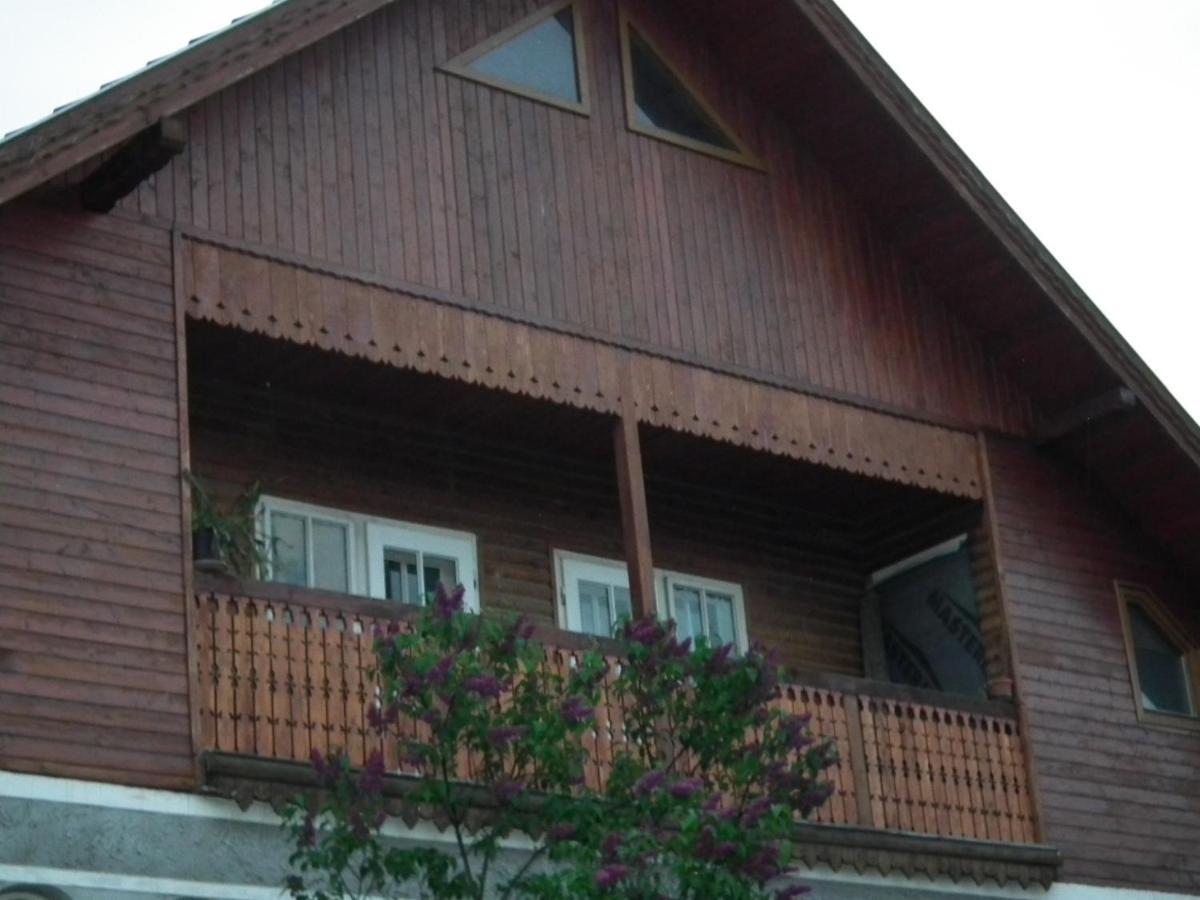 Kalmi Vendeghaz Hotel Corund  Exterior foto
