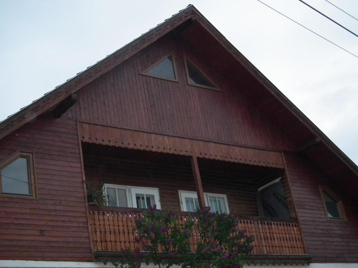 Kalmi Vendeghaz Hotel Corund  Exterior foto
